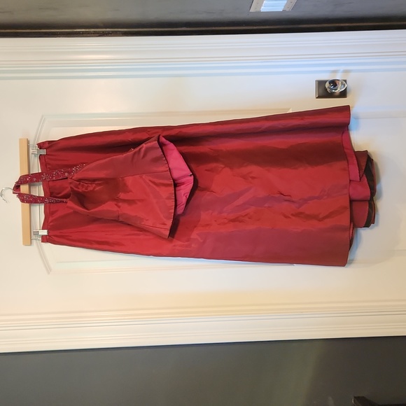 David's Bridal Dresses & Skirts - David's Bridal Maroon Bridesmaid Dress‎